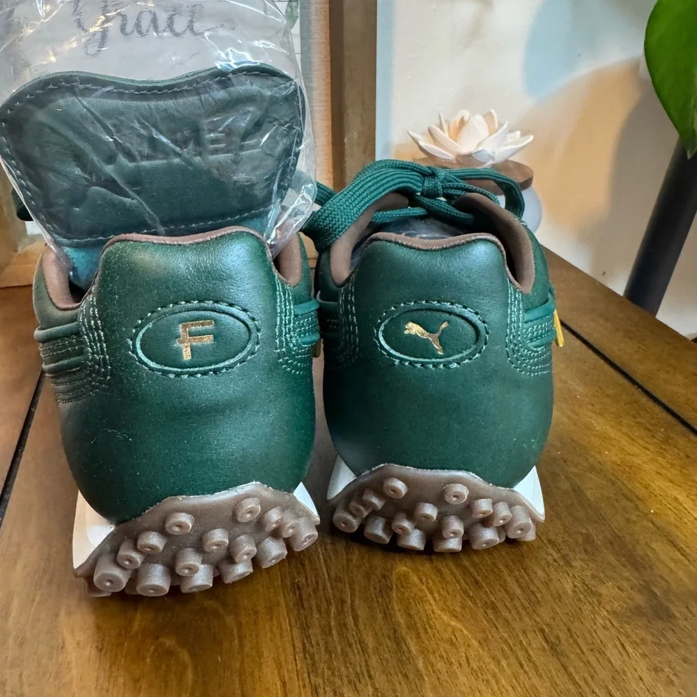 Green Girls Sneakers/Size1 Not used